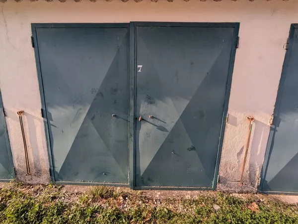 Garage en location à Pont-Saint-Esprit avec Vallet Immobilie