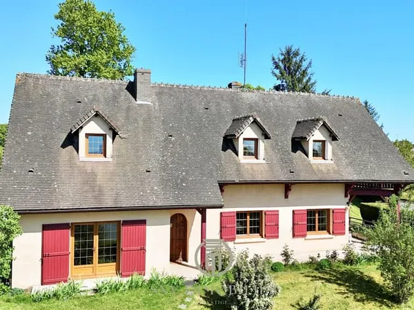 Deux logements dans une maison de caractère avec jardin, garage et cave