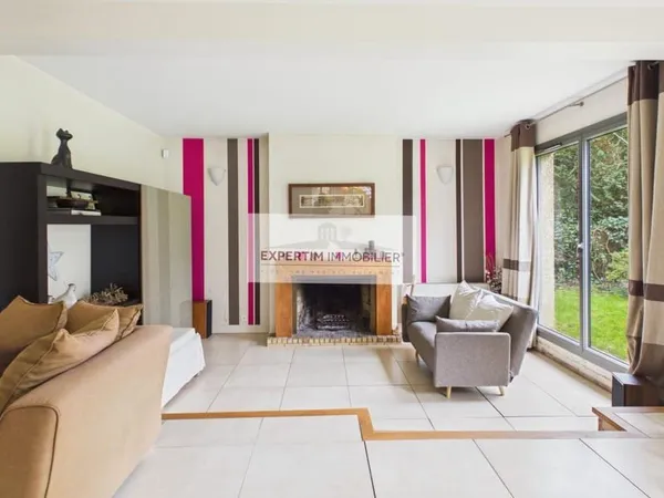VAUCRESSON CENTRE, MAISON DE 6P, 4 CHAMBRES, TRIPLE EXPOSITION, GARAGE, TROIS PLACES , CALME, CHARME
