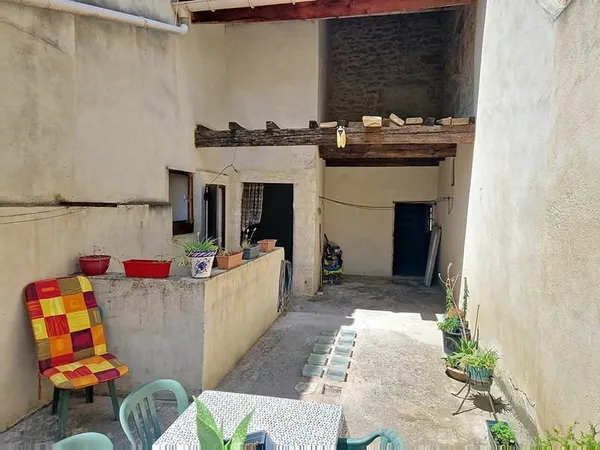 Maison Montfrin 6 pièce(s) 233 m2 dont 86 m² aménageables, avec terrasse de 50 m², cave voutée de 45