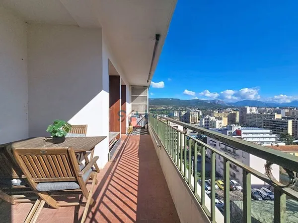 T3 lumineux et traversant avec terrasse - quartier St Jean
