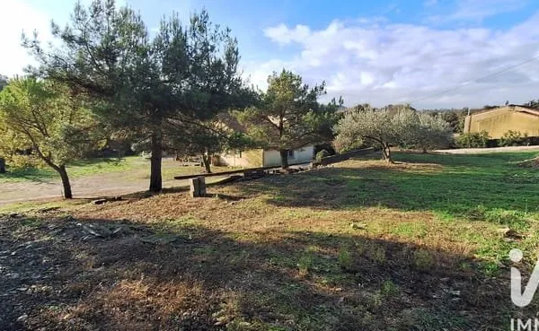 Terrain 602 m²