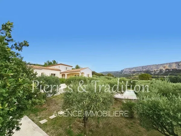 Provence, Luberon, magnifique propriété contemporaine avec vue et piscine luxueuse
