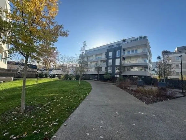 2 pièces avec balcon et parking