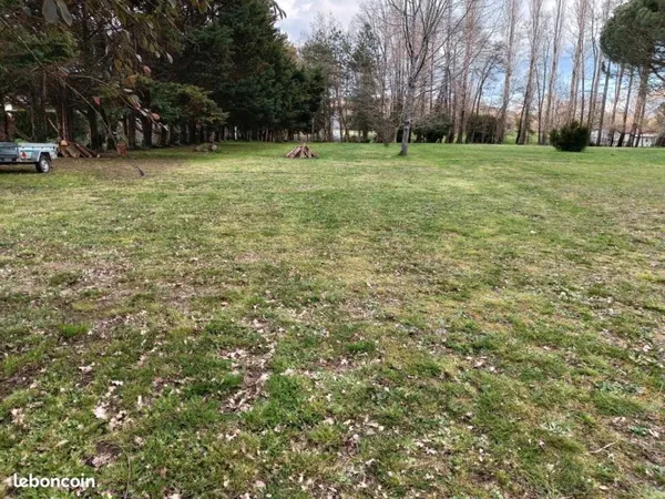 A vendre terrain à batir 1015 m2 Périssac