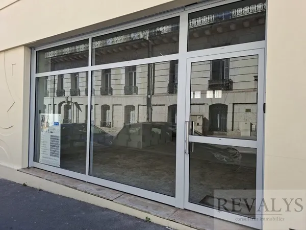 Local 1 pièce 70 m²