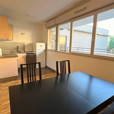 À louer : Appartement T2 meublé de 44m² à Francheville Le Bas (69340)