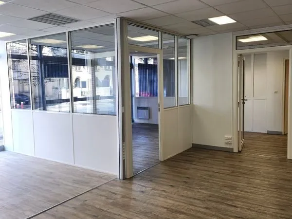Local commercial avec vitrine ~ 110 m²