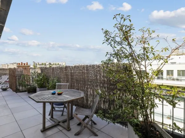 Appartement de charme avec grande terrasse - Dernier étage - proche Arc de Triomphe
