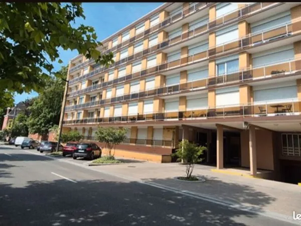 Appartement 1 chambre et cuisine équipée neuve à proximité immédiate du parc de la Rhonelle