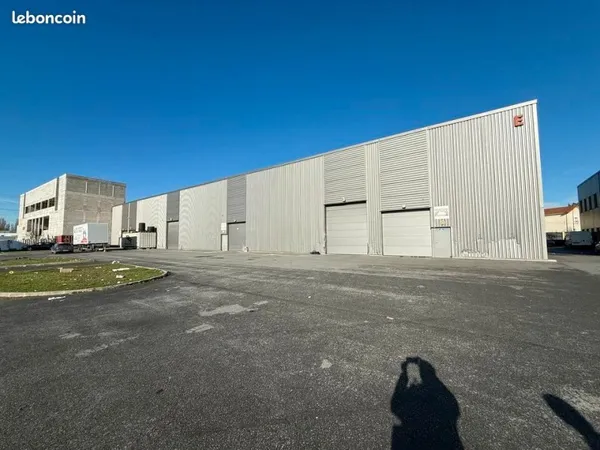 LOCAL D'ACTIVITE 390 m² SAINT-DENIS