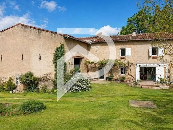 Maison 9 pièces 220 m²