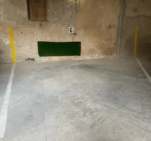 Vias Centre - Emplacement de stationnement voiture dans un g