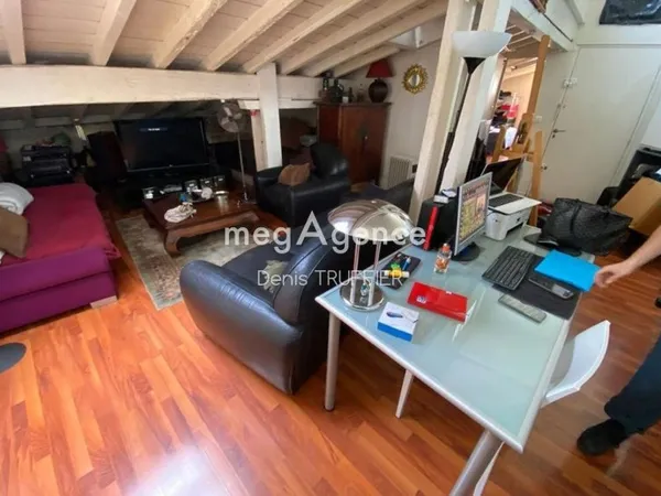 Appartement T3 de 83 m2 au sol à très fort potentiel d'agrandissement - quartier très recherché
