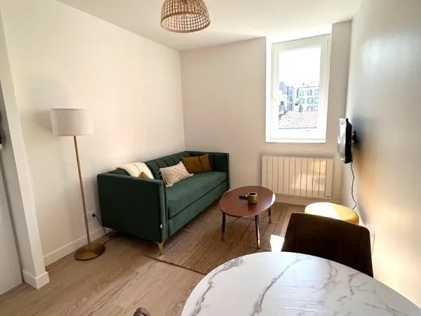 T1 bis 22m2 equipe avec lit separe, box tv + wifi