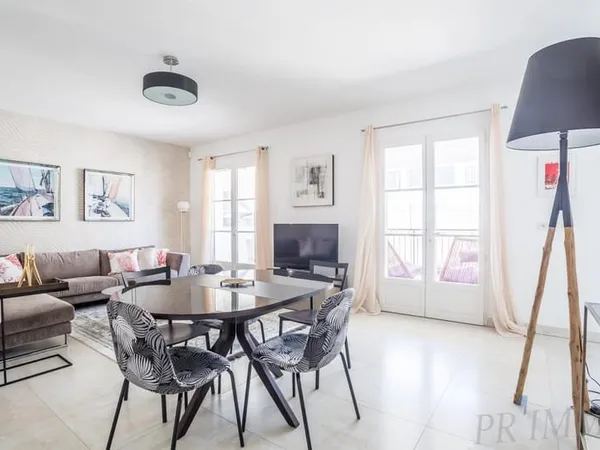 Saint-Tropez Place des Lices à pied Appartement de luxe 4 pièces avec terrasse, ascenseur