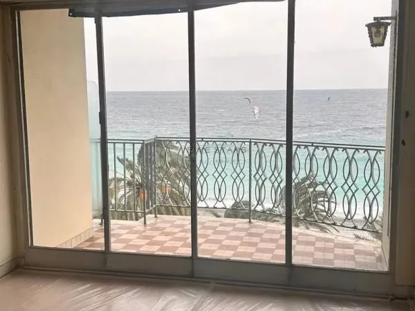 Rare Opportunité : Appartement avec Vue Mer sur la Promenade des Anglais à Rénover