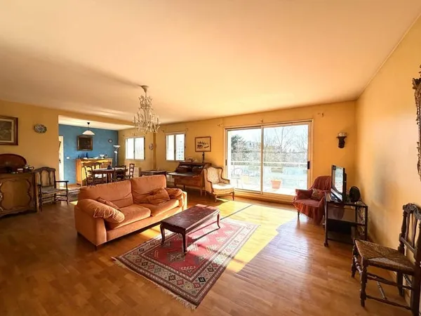 Appartement 3 chambres de 135m², garage et balcon