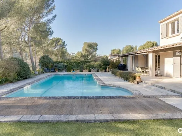 EN VENTE - MAISON EXCEPTIONNELLE - PISCINE - VUE FORÊT COMMUNALE D'AUBAGNE -