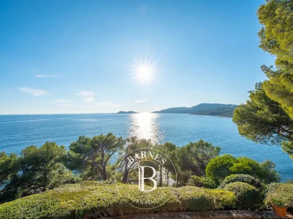 RAMATUELLE - PROPRIETE PIED DANS L'EAU - 7 CHAMBRES