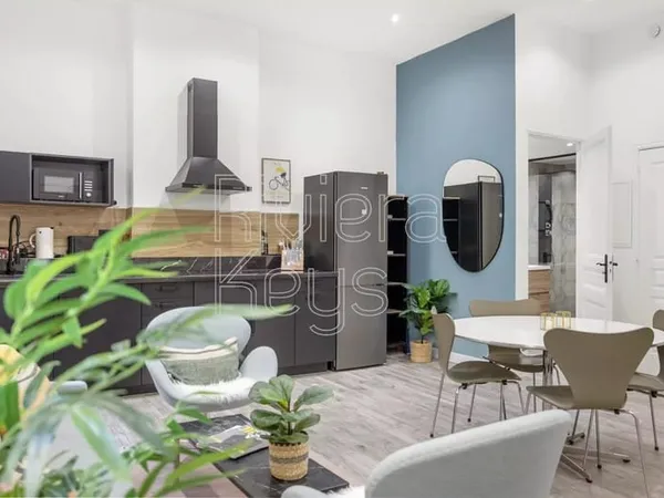 CANNES - Le Suquet : 3 pièces de 47 m² bien agencé, au calme, donnant sur cour