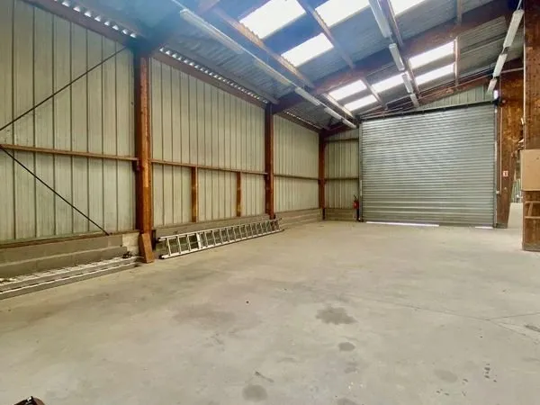 Local commercial Le Mans