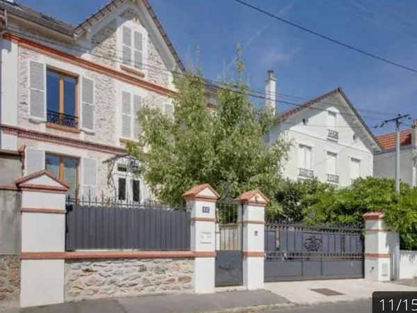 Chambre à louer dans une grande maison avec jardin