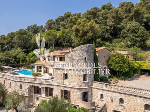 Grasse - Propriété d'exception 3ha de terrain et héliport