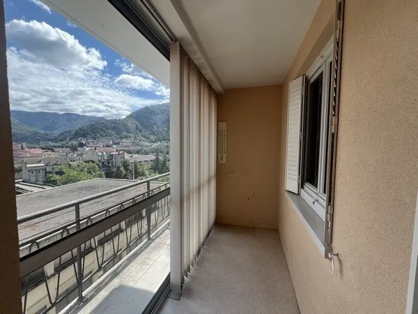 Saint-Claude, proche de la gare, Appartement Type 4 avec garage