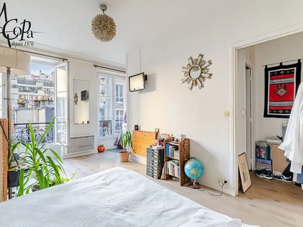 Appartement 1 pièce à vendre - Paris M° Abbesses, 20 m², calme et lumineux