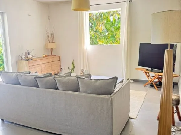 MAISON T4 MEUBLEE AVEC PISCINE SANTE-ROSE