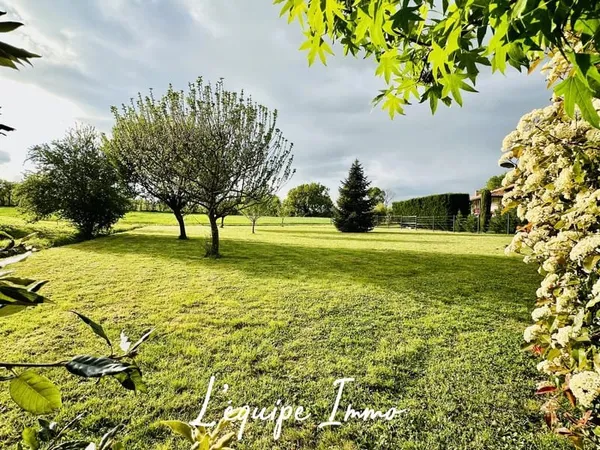 Terrain plat et arboré de 1300m2