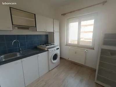 F1 de 28 m² avec parking 10 minutes centre ville