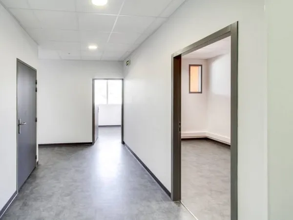 Bureau 990 m²