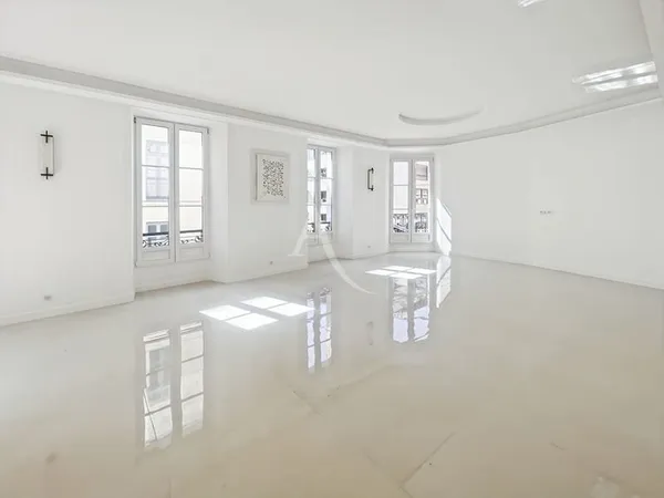 3 Pièces de 100 m2 - CANNES CENTRE - ADRESSE D'EXCEPTION