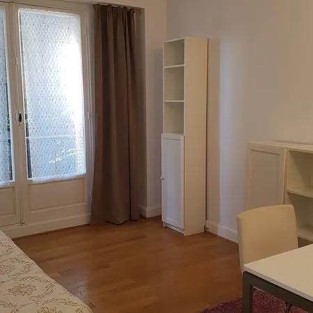 Chambre meublée