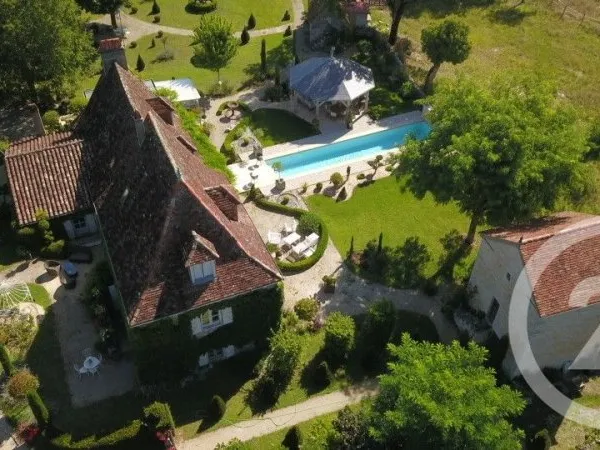 Maison 12 pièces 370 m²