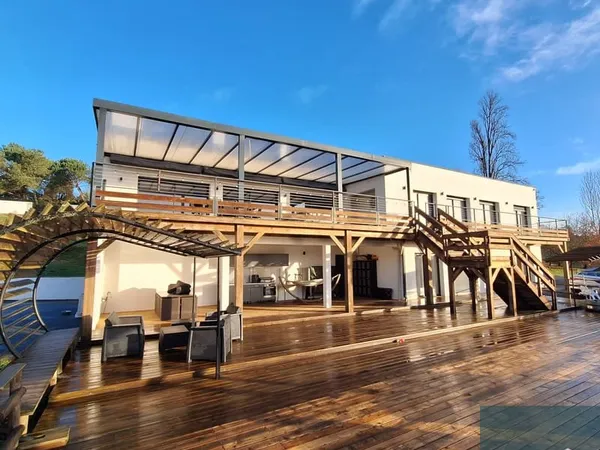 Maison contemporaine construite en 2019 de 192m2 hab sur par