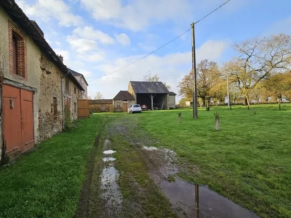 Propriété rénovée avec terrain d'1 hectare Saint-Ouen-sur-Gartempe