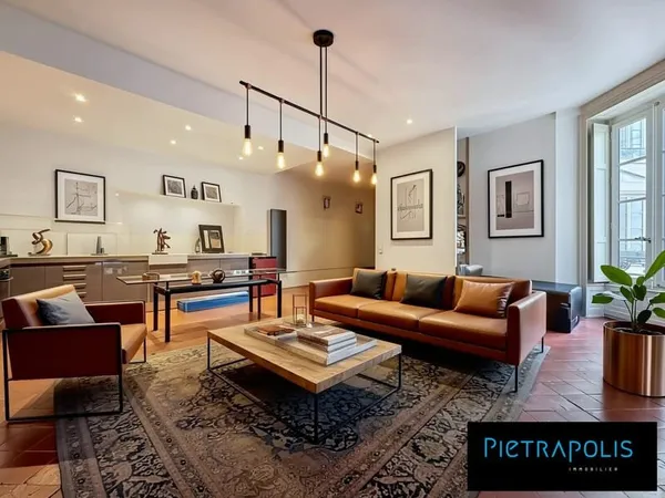 Place carnot - T3 de 79m2 avec une pièce de vie de 54m2