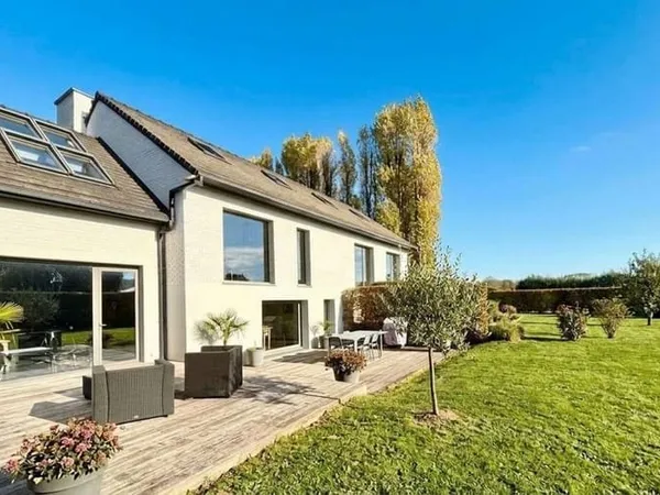 Maison 6 pièces 250 m²