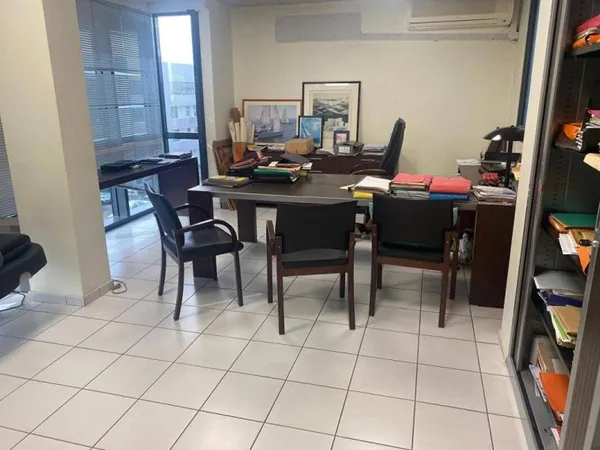 Bureau 106 m²
