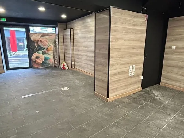 Local d'activité 83 m²