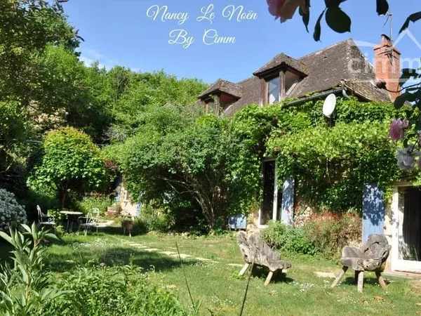Propriété de charme sur plus de 2 ha de nature, deux maisons en pierres, une yourte et une piscine
