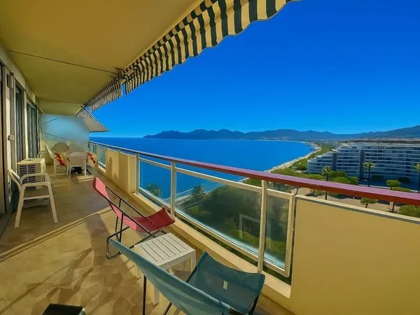 Superbe 3 pièces en étage élevé, vue mer imprenable et terrasse plein sud de 24 m²