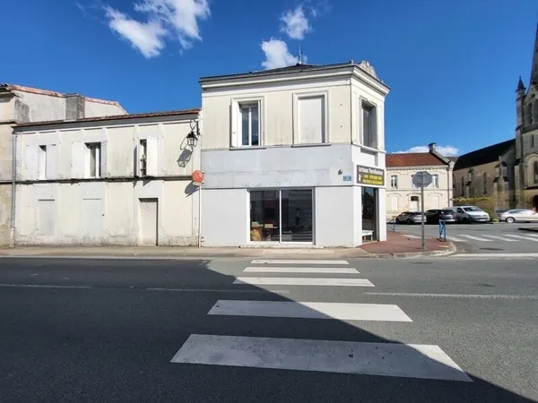 Bien immobilier de rendement Vente Saint-Genis-de-Saintonge   236000€