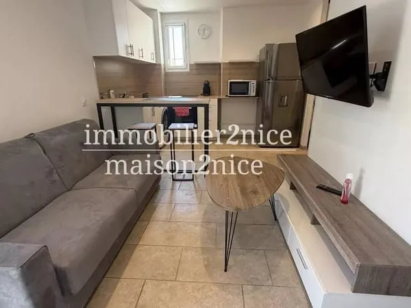 Studio avec terrasse en parfait état