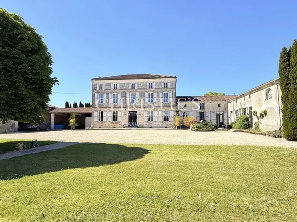 Entre Toscane et Charente - un domaine de caractère et d'exception aux horizons infinis