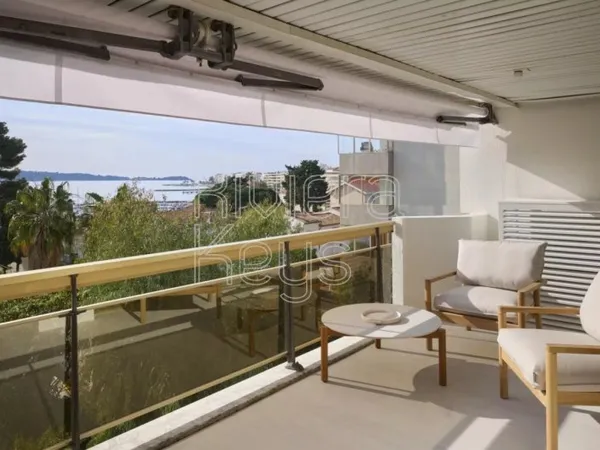 CANNES, PALM BEACH : Appartement 4 pièces moderne avec une pisci