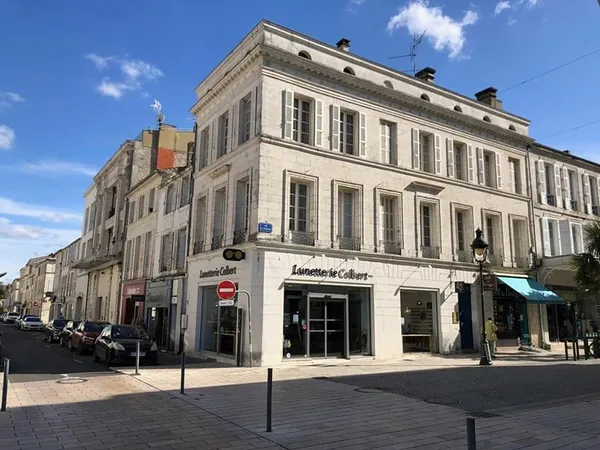 À vendre : Appartement spacieux de 5 pièces à Rochefort